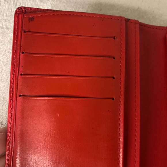 Authentic Louis Vuitton red epi kisslock wallet with gold hardware - Picture 10 of 12